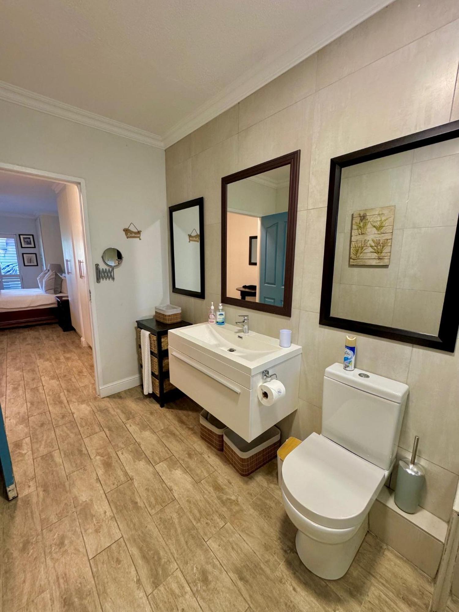La Pirogue Apartment *