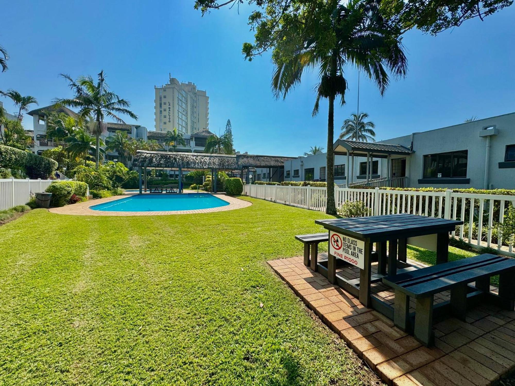 La Pirogue Apartment *